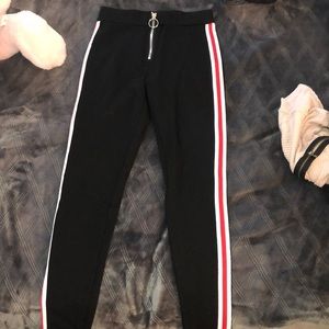 Leggings with strips and cute zipper